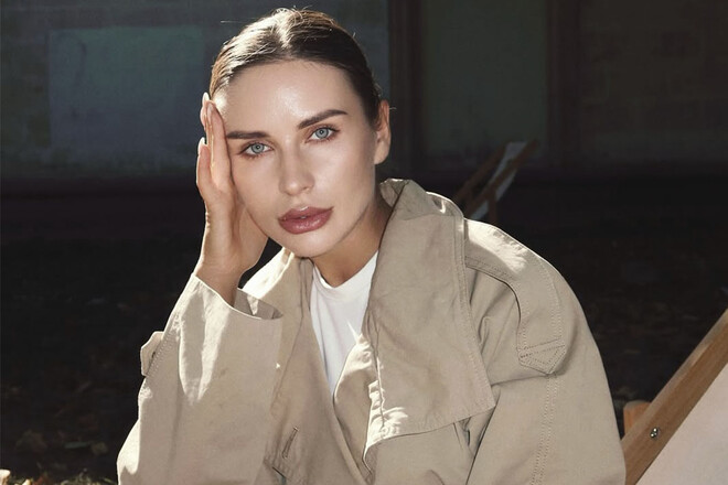 ФОТО. Жена футболиста Динамо похвасталась люксовым авто