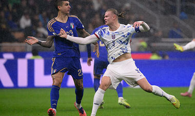 Холанд розніс одноклубника Довбика: «Він мацав мою дупу»