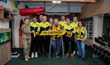 Клуб Першої ліги відвідав військовий госпіталь. Подарували техніку