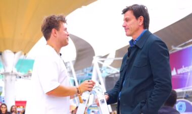 ВИДЕО. Босс Мерседес Ф1 рассказал украинцу о своей первой работе