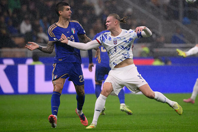 Холанд розніс одноклубника Довбика: «Він мацав мою дупу»