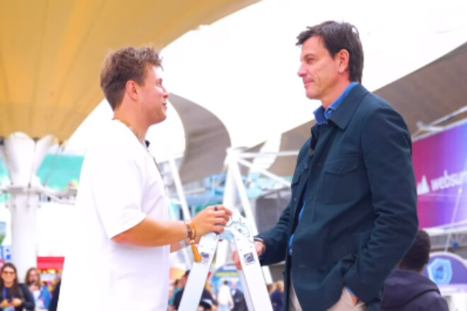 ВИДЕО. Босс Мерседес Ф1 рассказал украинцу о своей первой работе