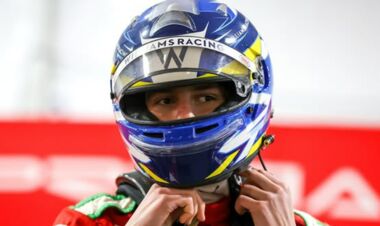 ФОТО. Украинский чемпион посетил базу легендарной команды Ф1