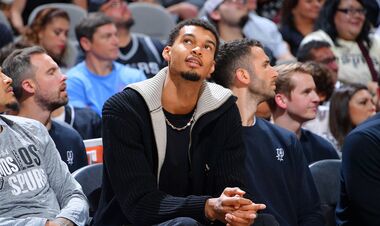 Травма Вембаньямы. Известно, сколько пропустит лидер Сан-Антонио