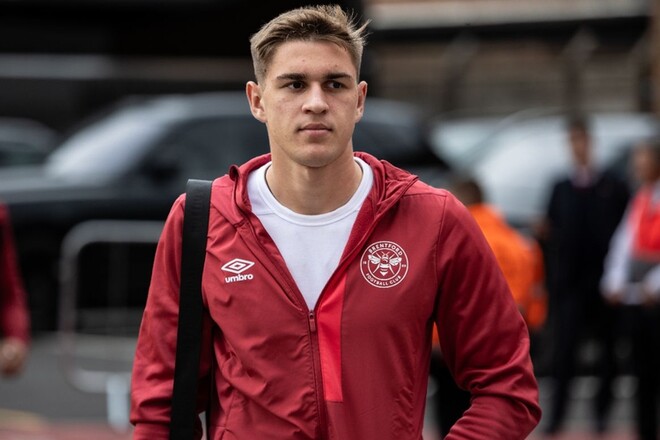 Английский клуб полностью выкупил права на полузащитника сборной Украины