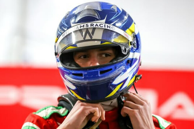 ФОТО. Украинский чемпион посетил базу легендарной команды Ф1