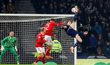 ВИДЕО. Скотт Мактоминей невероятным ударом через себя забил за Шотландию