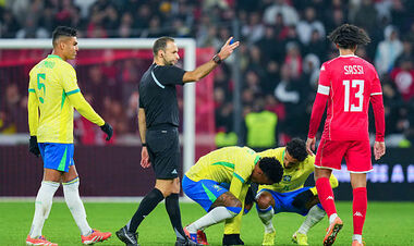 Проблемы у сливочных: защитник Реала получил травму в товарищеском матче