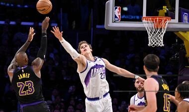 НБА: возвращение Леброна, хорошая игра Михайлюка, очередная победа Детройта