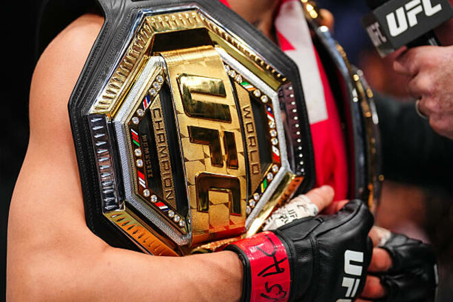 Махачев обошел Топурию в рейтинге сильнейших бойцов UFC