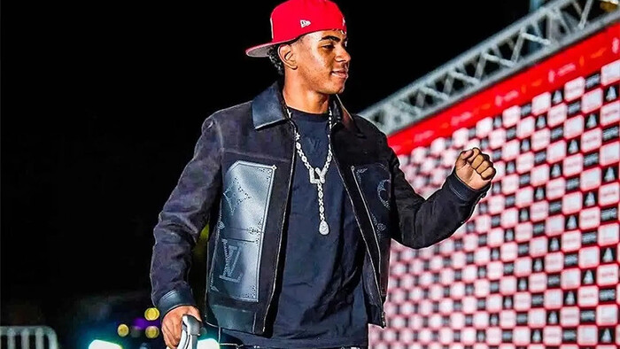 ФОТО. Звезда Барселоны устроил закрытую вечеринку. Хотел ее засекретить