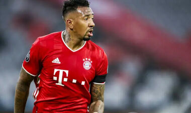 ВІДЕО. Скандальний екс-захисник Баварії з'явився на базі Барселони