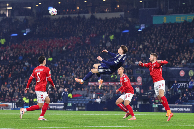 ФОТО. КріРо затьмарили: шедевр Мактомінея побив рекорд бісіклети Роналду