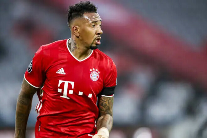 ВІДЕО. Скандальний екс-захисник Баварії з'явився на базі Барселони