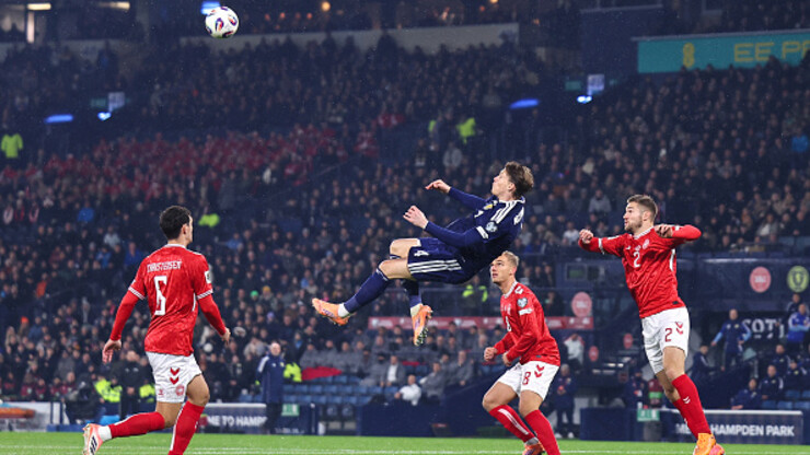 ФОТО. Скотт затмил КриРо: шедевр Мактоминея побил рекорд бисиклеты Роналду