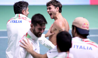 Crazy 32-point tiebreaker. The first finalist of the 2025 Davis Cup has been determined