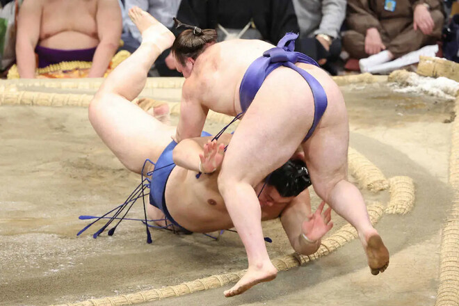 Вкрадена перемога. Українець Аонішікі провів ключову сутичку Kyūshū basho