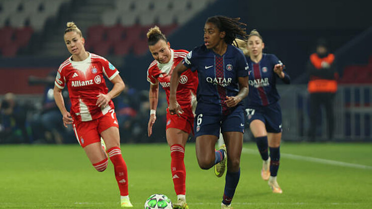 Бавария переиграла ПСЖ в женской ЛЧ, Челси и Барселона разошлись миром