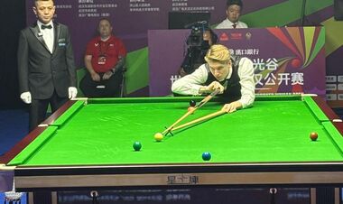 Украинский снукерист Юлиан Бойко провел товарищеский матч со Стэном Муди