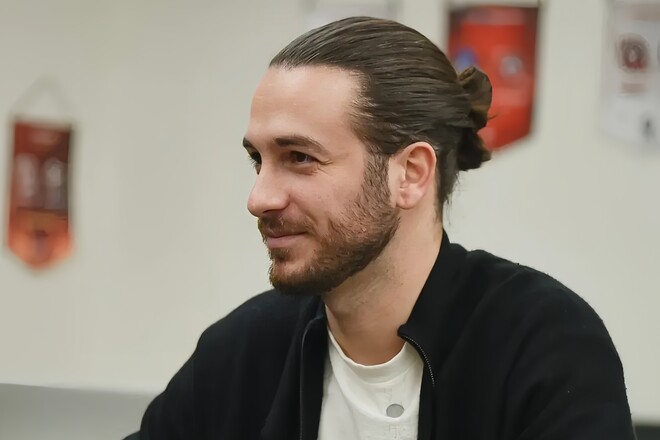 Директор академії Кривбасу Александріс їде з України