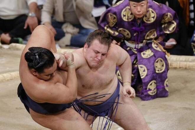 Явгусишин переміг йокодзуну і в кроці від першого Кубка імператора