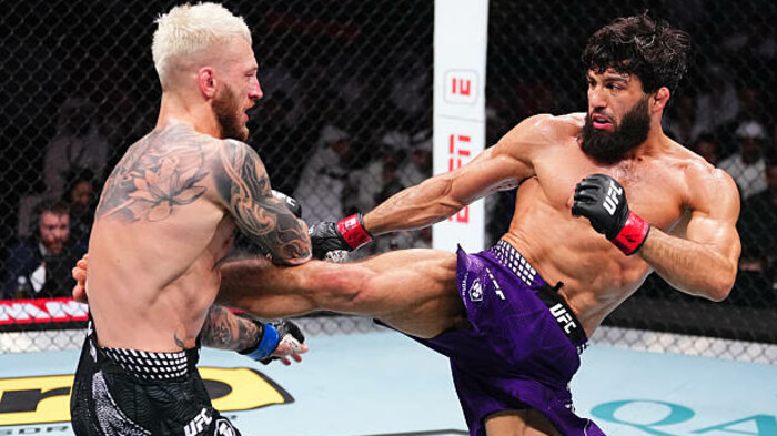 Без шансов для соперника. Царукян задушил Дэна Хукера в главном событии UFC