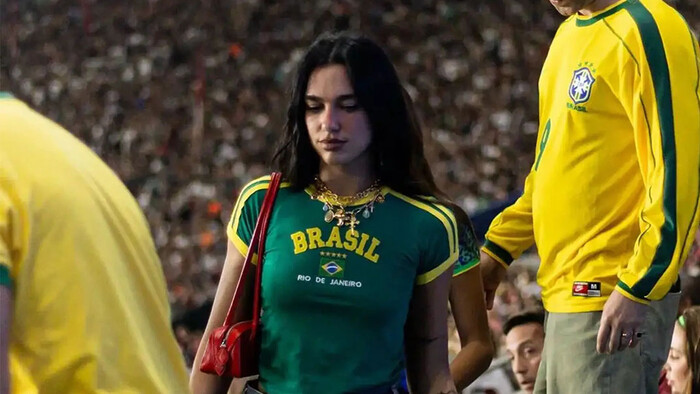 ФОТО. Дуа Липа удивила появлением на еще одном футбольном матче