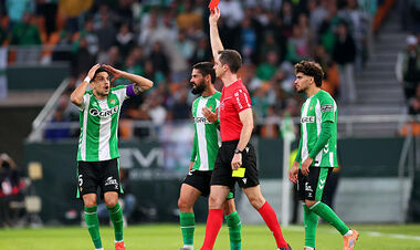 ФОТО. Ногой по лицу. Антони получил прямую красную в матче с Жироной