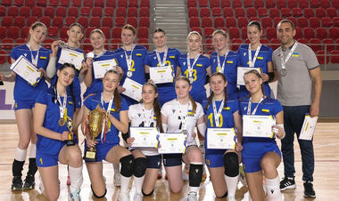 Дівоча збірна України з волейболу зачепилася за медалі на EEVZA