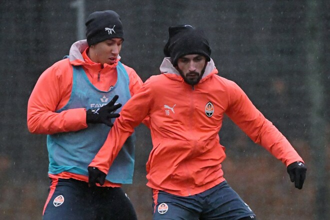 ФОТО. Заняття під дощем. Шахтар розпочав підготовку до гри Ліги конференцій