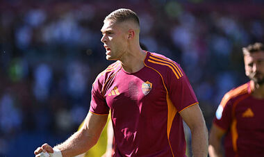 ФОТО. Довбик виступив з пропозицією до легендарного форварда Роми