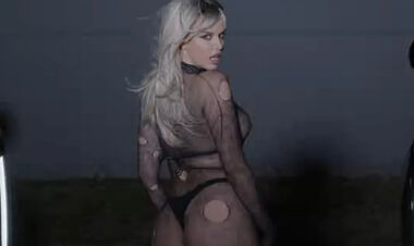 ФОТО. Найсексуальніша фанатка ЧС-2022 випустила кліп. Вогонь