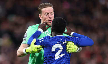 Игрок Эвертона объяснил свое удаление в матче с МЮ за стычку с партнером