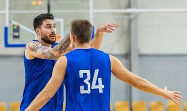 ВИДЕО. Сборная Украины по баскетболу прибыла в Тбилиси на матч с Грузией