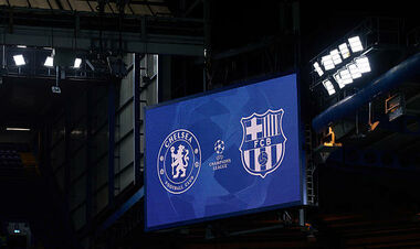 ВІДЕО. Перед матчем Челсі та Барселони по трибунах бігав дикий звір