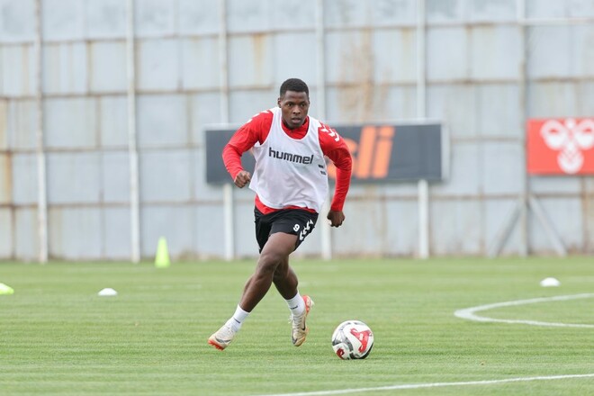 Экс‑игрок Вереса сбежал из турецкого клуба