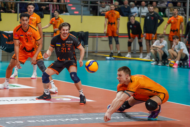 З сухим рахунком. Львівські Кажани поступилися лідерам ПлюсЛіги