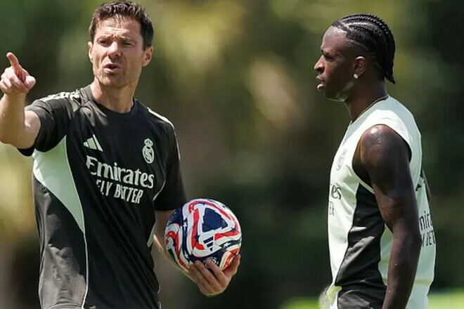 Неожиданные кадры из матча: Алонсо и Винисиус в фокусе внимания