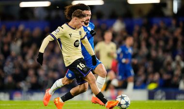 Большая потеря для Флика. Травмировался основной полузащитник Барселоны