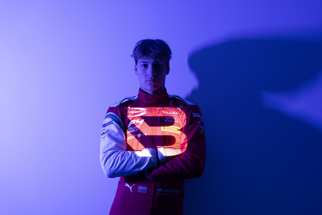 ОФИЦИАЛЬНО. Украинец подписал контракт на следующий сезон с командой Ф1