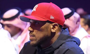 OFFICIALLY. A Ukrainian became Anthony Joshua's new coach