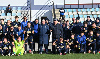 Клуб Первой лиги договорился о продлении контракта с двумя лидерами