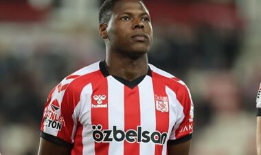 Экс-лидер Вереса раскрыл причины скандального побега из турецкого клуба