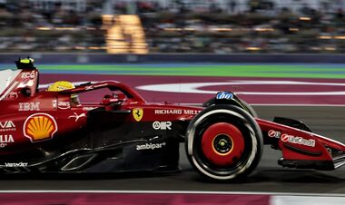 Хэмилтон и еще трое пилотов потеряли позиции на старте спринта в Катаре