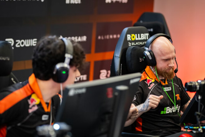 Украинцы разобрались с французами в стартовом матче мейджора по CS2