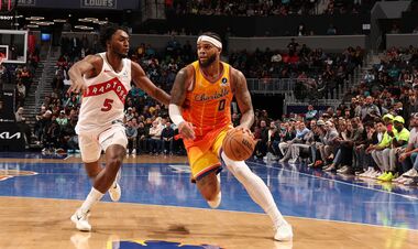 НБА: топкамбек Шарлотт, перемоги Детройта та Денвера над переслідувачами