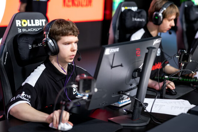 NAVI – B8. Budapest Major. Украинское дерби. Смотреть онлайн. LIVE