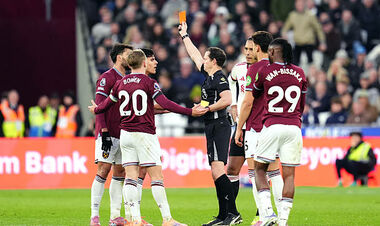 ВИДЕО. Договорился: за что судья удалил соперника Ливерпуля в АПЛ