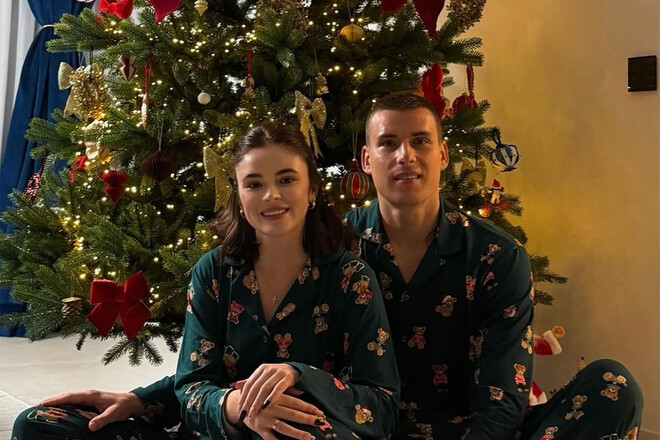 ФОТО. У Луніних новорічна атмосфера. Дружина воротаря Реала показала ялинку