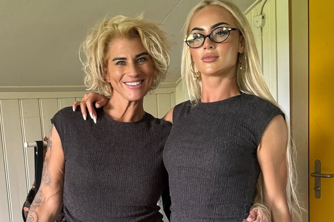 ФОТО. Самая сексуальная футболистка показала свою маму. Она – топ